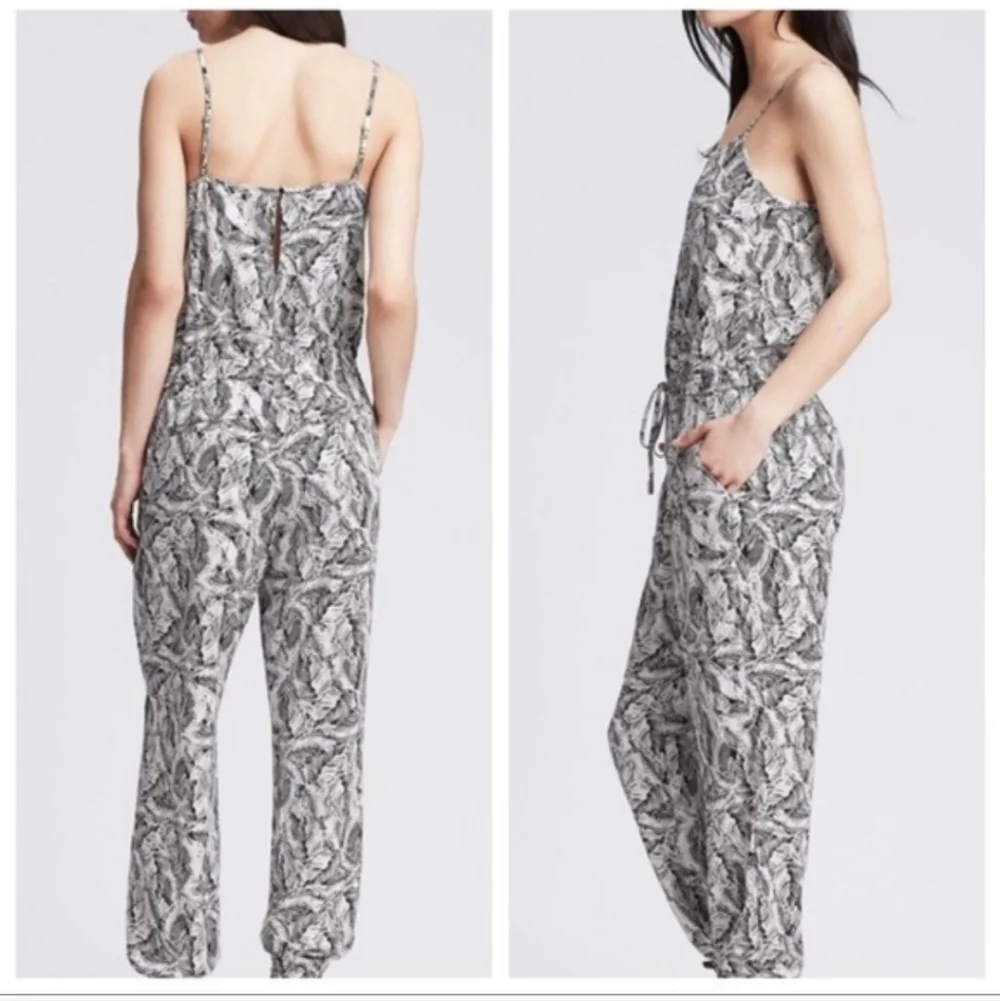 Banana Republic Leaf Print Drapey Black And White Jumpsuit Women's Size 2